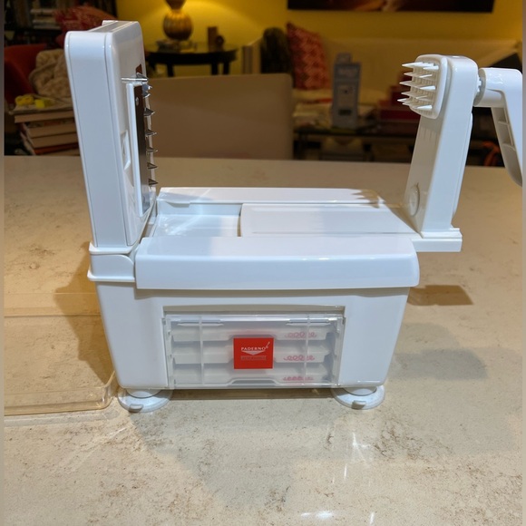 Paderno Spiralizer with 4 Blade Option & Spiralizer Cookbook - Picture 5 of 9